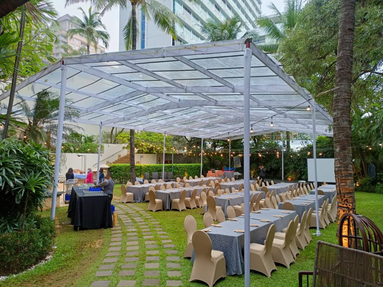 tenda transparan topik tenda